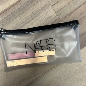 NARS Pouch with two Lip Colors